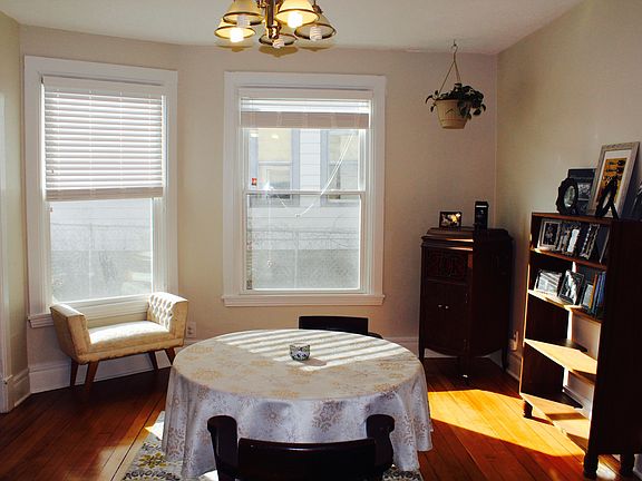 4th image of 2626 Buchanan St NE