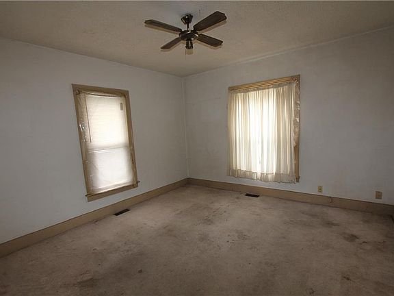 3rd image of 517 Gordon St