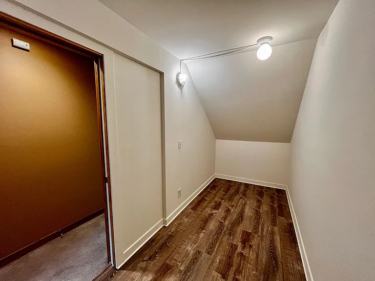 701 Madison Ave N — Photo 22
