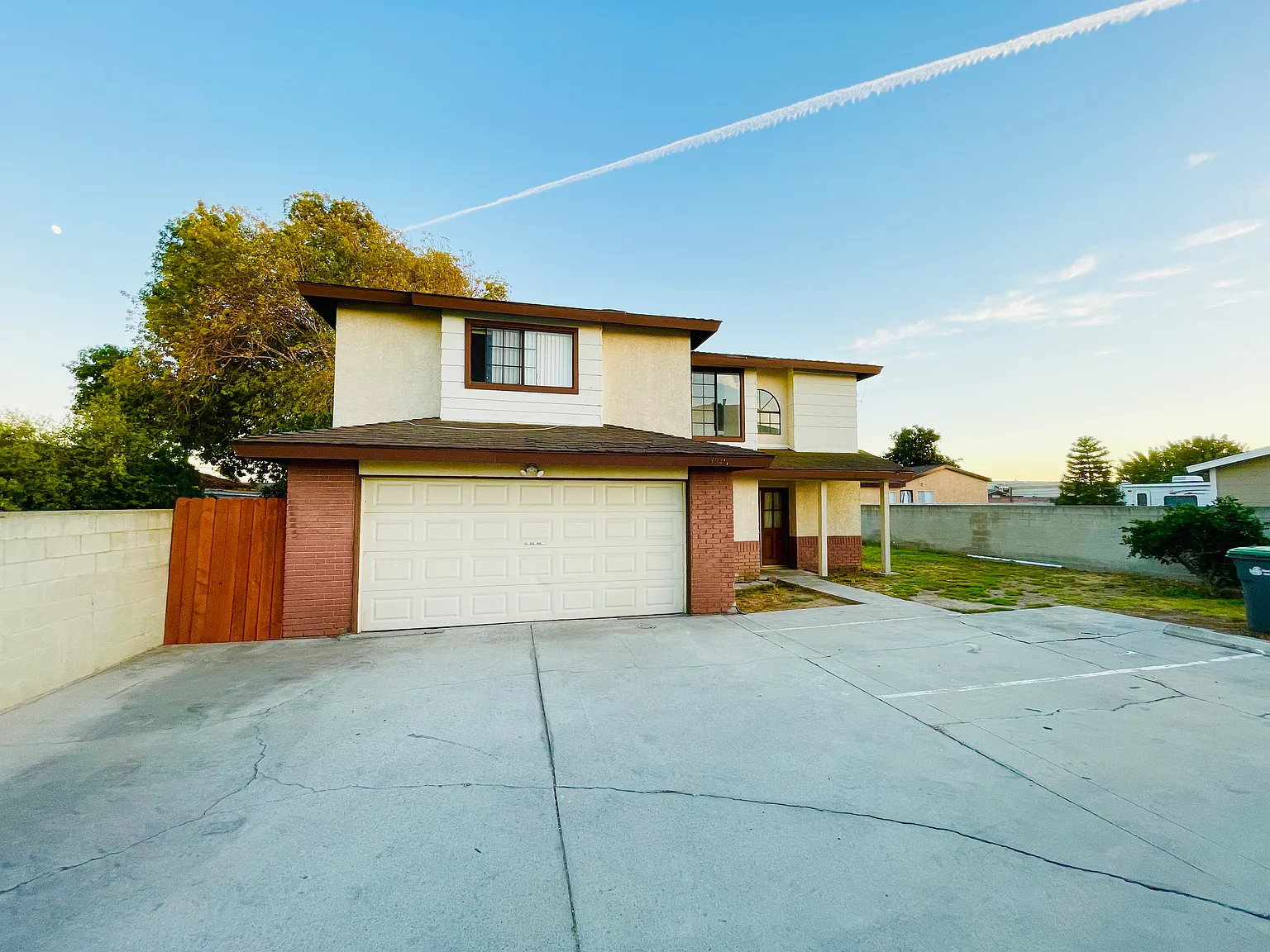 4 bed, 2.5 bath, 1800 sqft, $4,400 — Photo 3