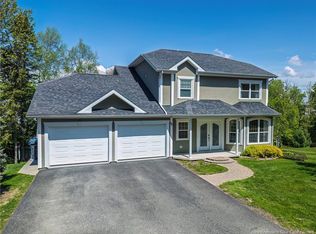90 Nowlan St, Grand Falls, NB E3Z 1B2