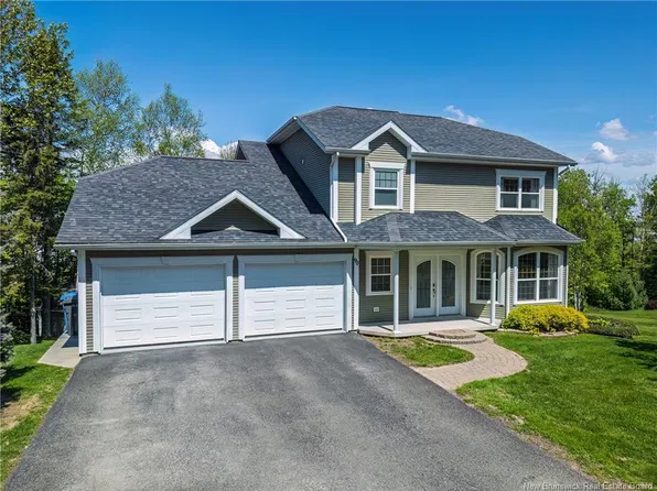 90 Nowlan St, Grand Falls, NB E3Z 1B2