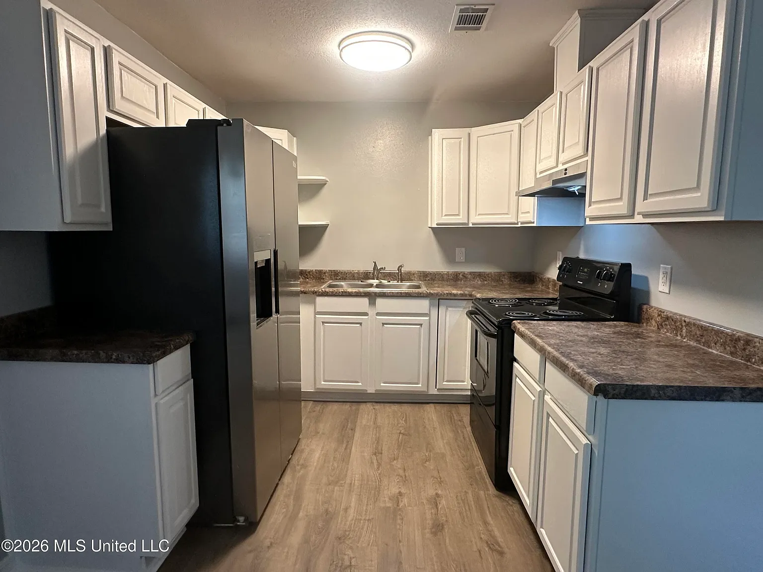 3 bed, 2.0 bath, 1076 sqft, $1,500 — Photo 2