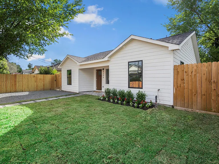 4206 Gano St — Photo 2