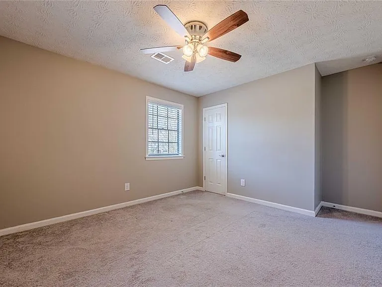 2491 Redfield Dr — Photo 21