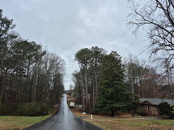 5th image of 3460 Meadowview Dr