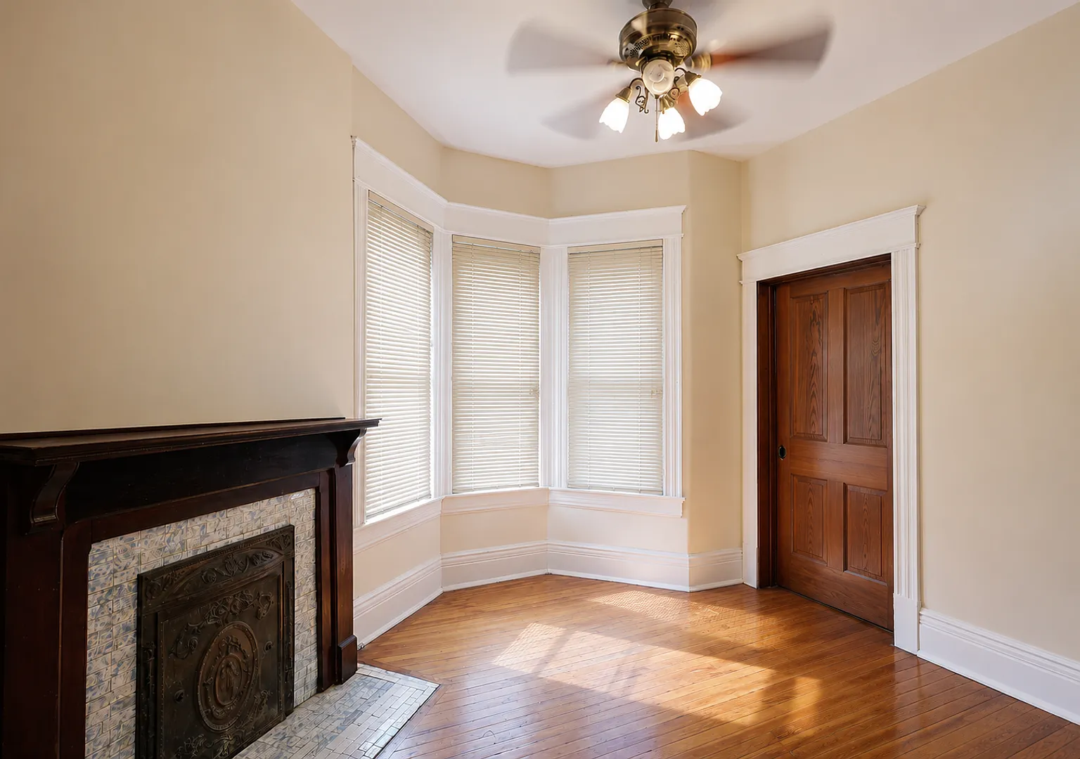 2063 Sherwood Ave — Photo 3