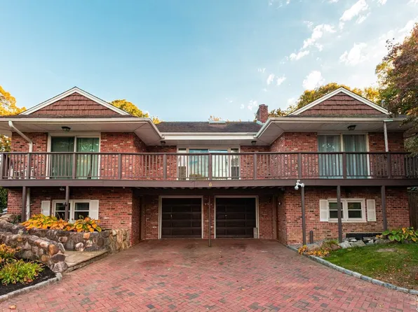 6 Bo Court, Ronkonkoma, NY 11779