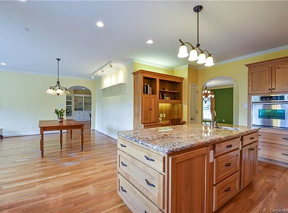 3rd image of 433 E Glen Eagles Rd