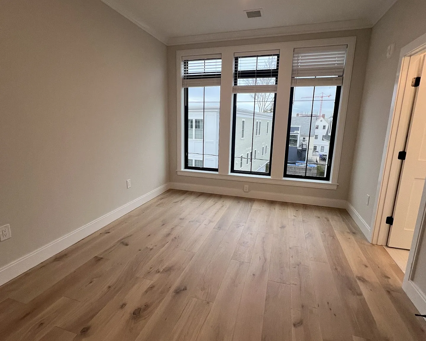 4 bed, 1150 sqft, $5,750 — Photo 2