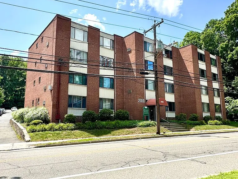 2100 Stanley St — Photo 13