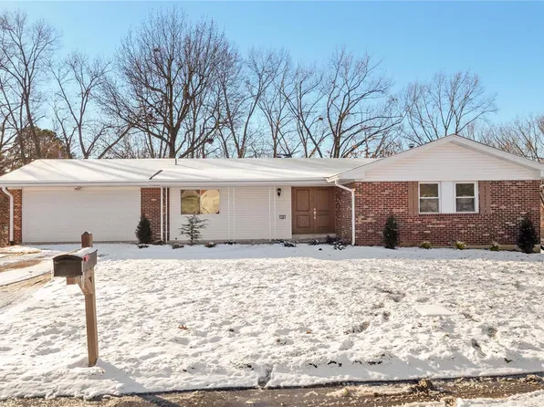 176 Corral Trl, Ballwin, MO 63011