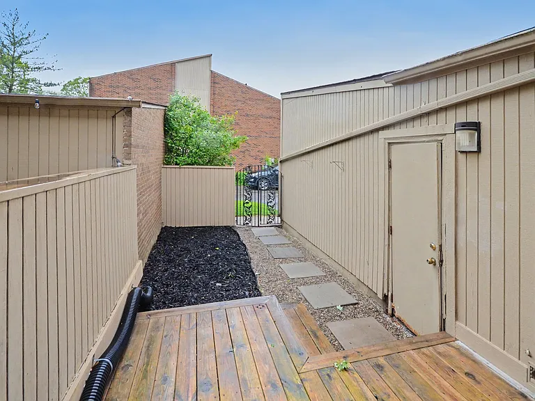 7440 Azalea Ct — Photo 13