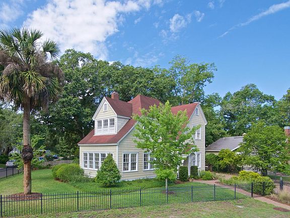 3rd image of 1466 Pine Grove Ave