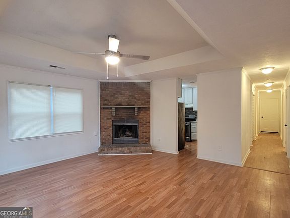 3rd image of 1086 Summer Brook Rd