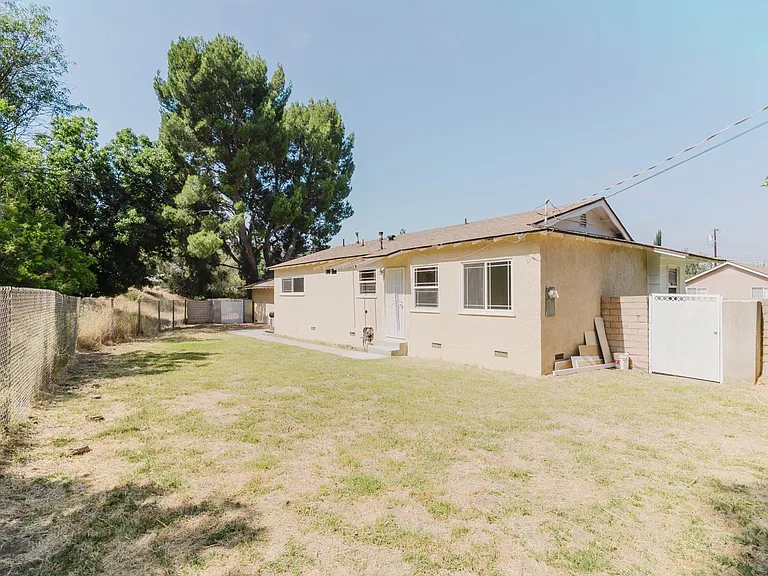 10826 Blucher Ave — Photo 26