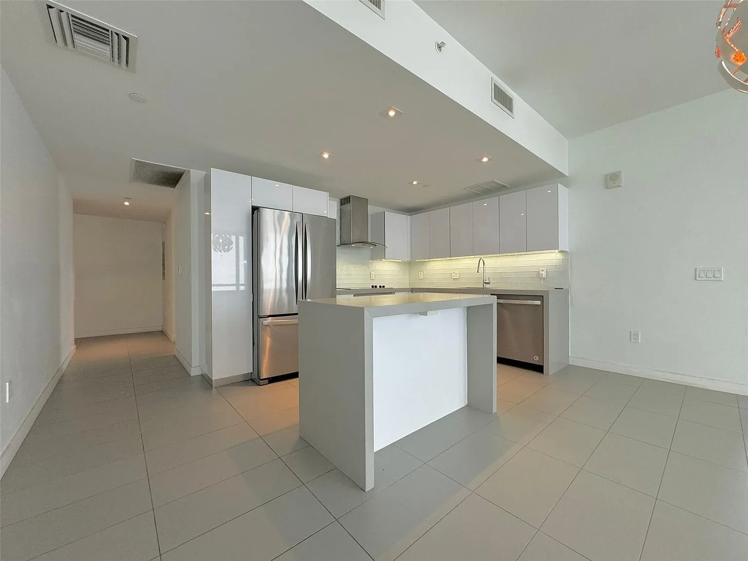 2 bed, 1100 sqft, $3,600 — Photo 2
