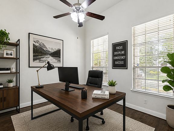 3rd image of 400 Warwick Blvd