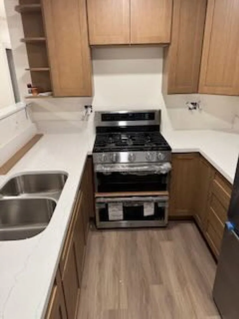 Amazing remodeled 4 Bedroom, 2 Bath Home with Large yard. — Photo 4