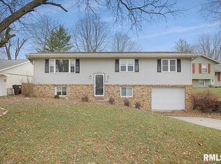 605 S Parkhill Dr, Chillicothe, IL 61523