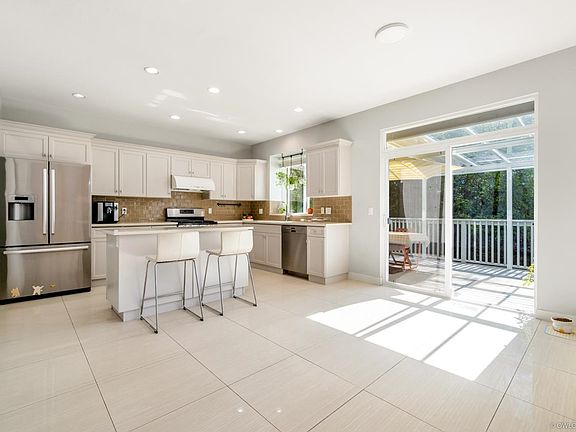 5th image of 22 Maple Ct