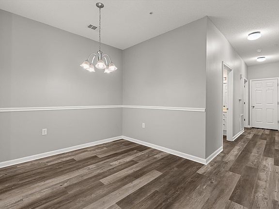 5th image of 504 McKenna Cir