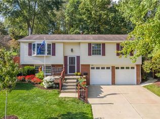 600 Flamewood Dr, Bethel Park, PA 15102