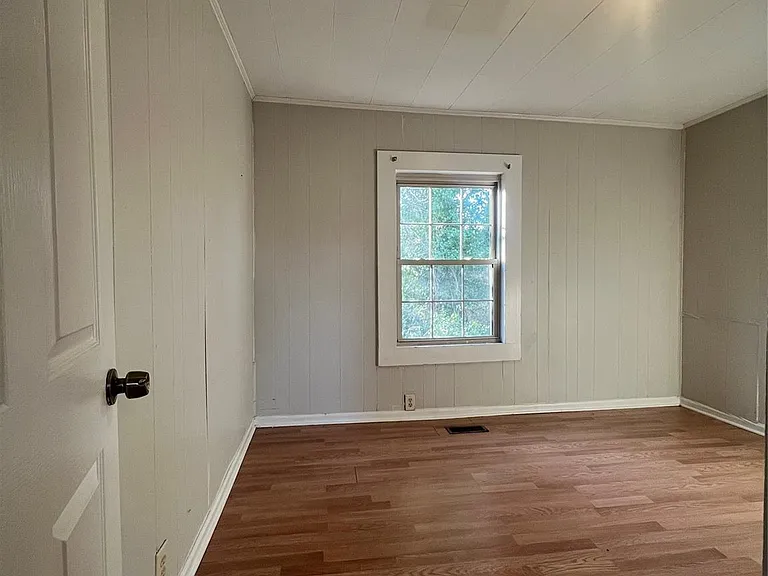 122 Owens St — Photo 6
