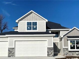 920 Rannoch Ln, Raymore, MO 64083