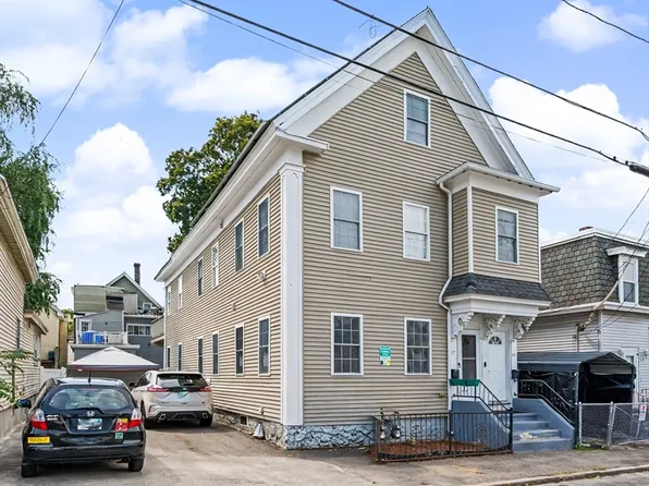 55 4th St #57, Lowell, MA 01850