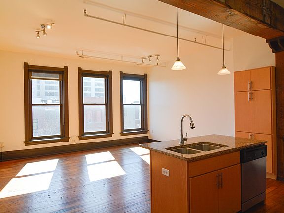 4th image of 424 S 12th St APT 402