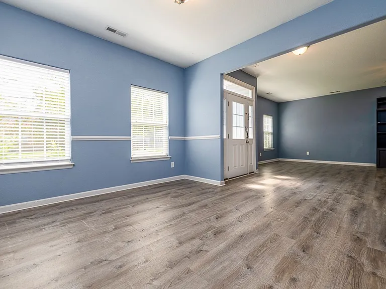 7713 Cortlandt Pl — Photo 6