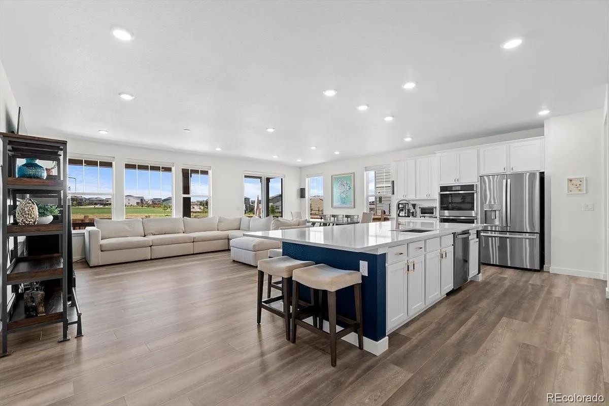 5 bed, 5756 sqft, $7,500 — Photo 3