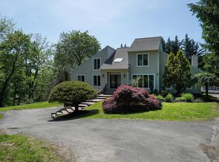 12 Browns Ln, Atlantic Highlands, NJ 07716