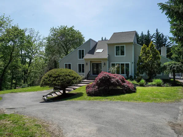 12 Browns Ln, Atlantic Highlands, NJ 07716