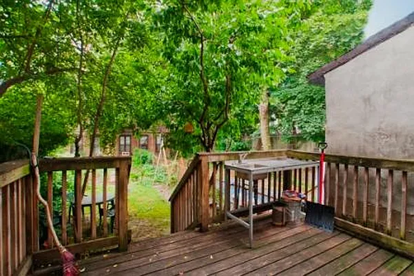 Sold by Living New York | media 16