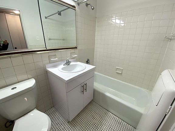 4th image of 75-23 113th St #4