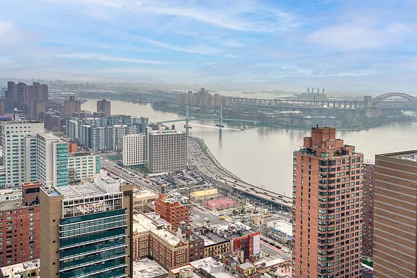 Rented by R New York | media 21