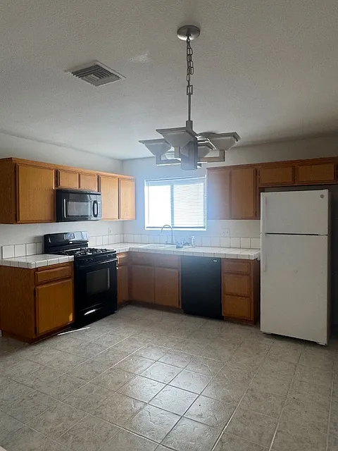 4 bed, $4,350 — Photo 4
