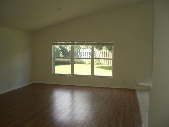 3rd image of 852 NW Waterlily Pl