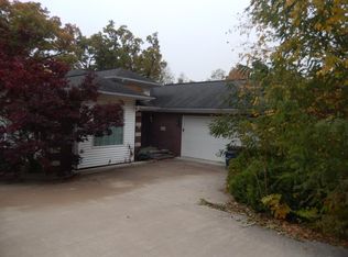 3323 2nd Street Ct, Moline, IL 61265