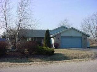 202 Rochester Rd NE, Poplar Grove, IL 61065