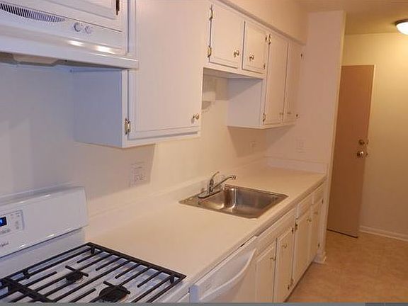2nd image of 3104 Roberts Dr APT 7