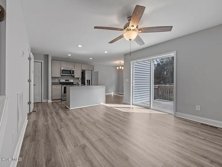 645 S Gaines St — Photo 18