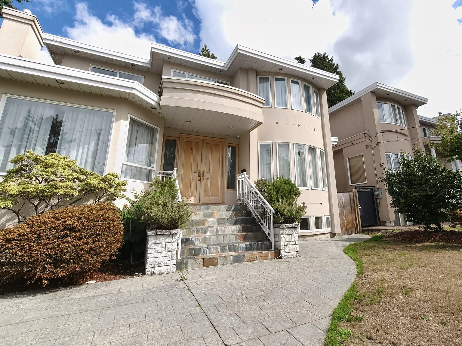 5 bed, 3934 sqft, $7,500 — Photo 3