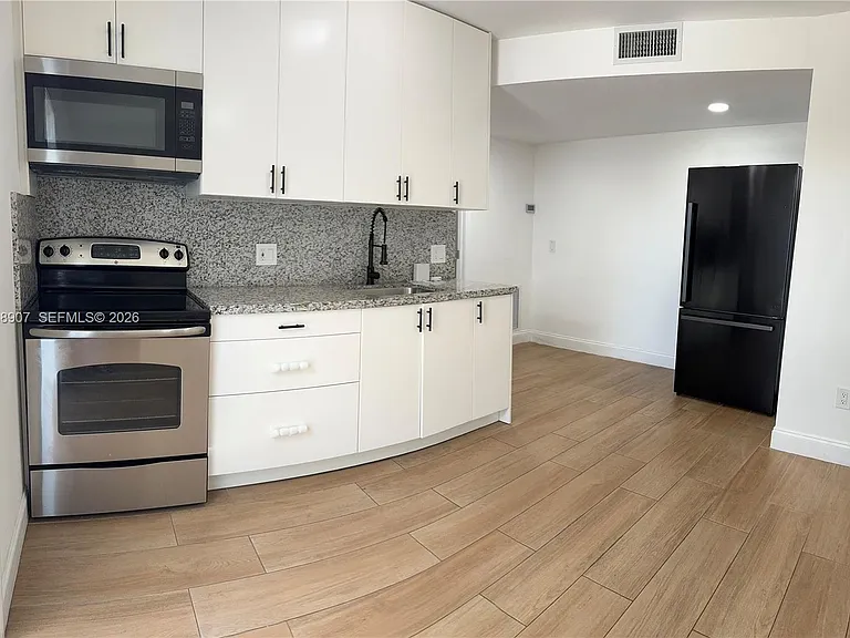 8275 SW 205th Ter — Photo 1