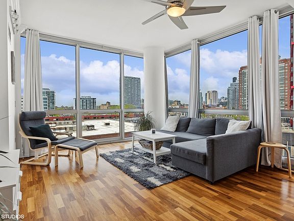 3rd image of 1901 S Calumet Ave #808