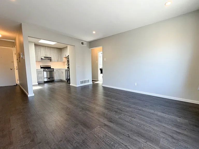 282 18th Ave #4 — Photo 8