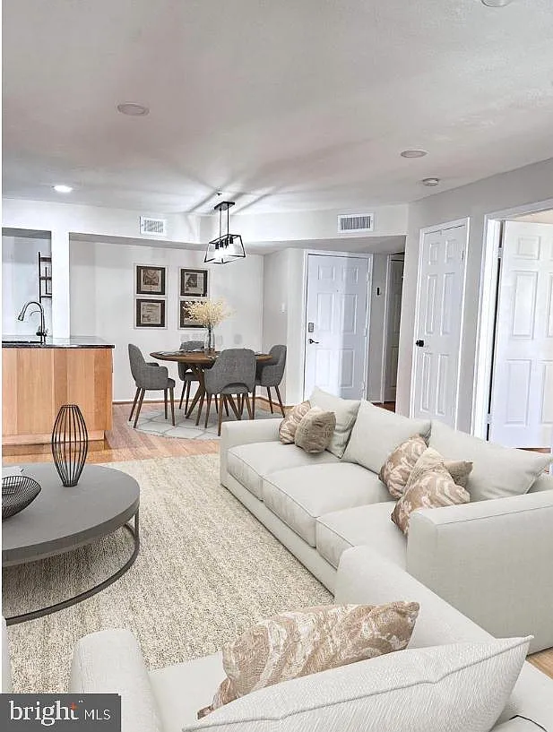 3309 Wyndham Cir — Photo 2