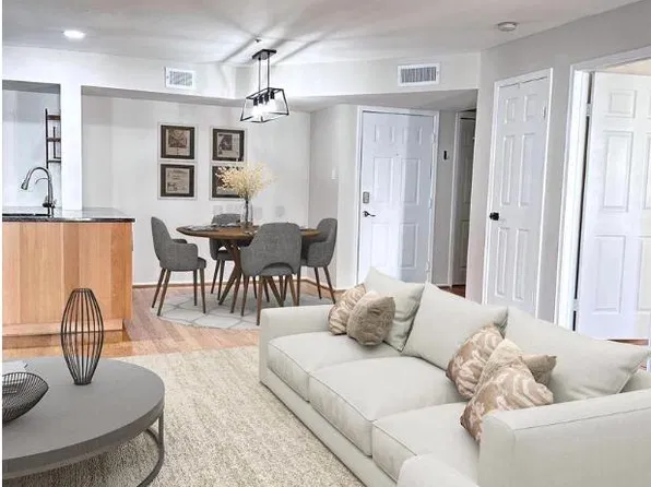 3309 Wyndham Cir APT 2172, Alexandria, VA 22302